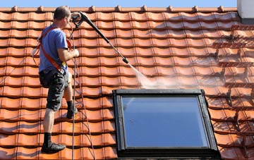 roof cleaning Low Green